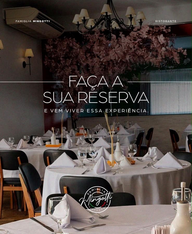 Salão da Famiglia Mingotti com mesas postas e cerejeira em flor